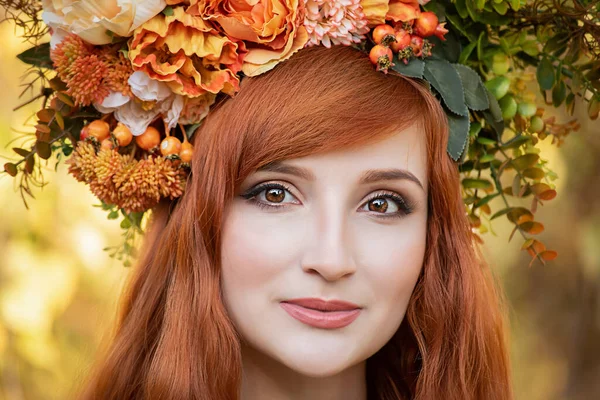 Mooie Mode Vrouw Met Herfstmake Rood Haar Stijl Portret Van — Stockfoto