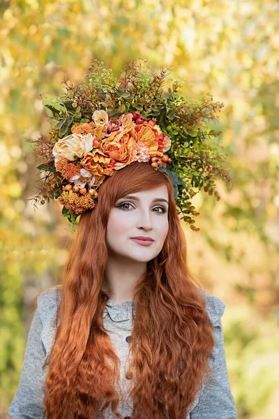 Krásná Módní Fena Podzimním Make Upem Rezavým Účesem Portrét Modelky — Stock fotografie