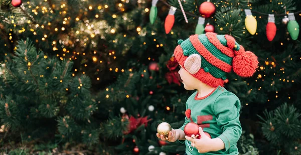Natal Julho Crianças Elfo Orelhas Criança Esperando Natal Madeira Julho — Fotografia de Stock