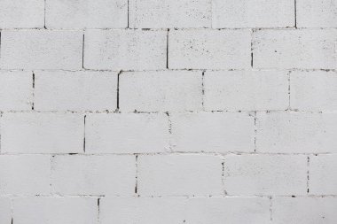 Tuğla duvar üzerine beyaz boyalı. Önden Görünüm