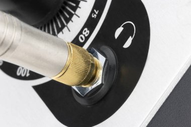 Jack bir amplifikatör için bağlı. Üzerinden yakın gördüm