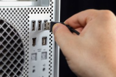 Bilgisayar için USB bağlantı el. Üzerinden yakın gördüm