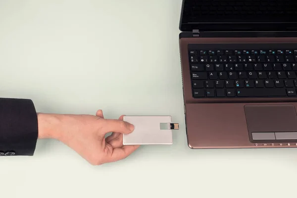 Flash Drive Hand Notebook Computer — Stock Photo, Image