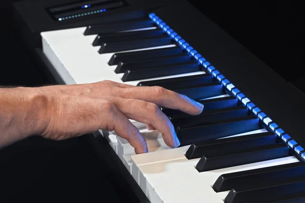 Грати Електричному Піаніно Вручну Показано Одного Боку — стокове фото