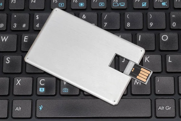Usb Credit Card Flash Drive Dark Keyboard Top View — Stock Photo, Image