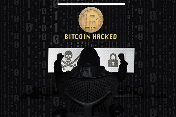 Bitcoin üç ekran bilgisayar ile kesmek. Koyu arka plan