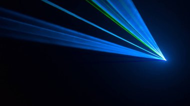 Disko lazer ışığı taraftan görüldü. Koyu arka plan