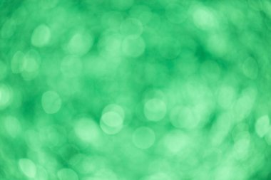 Odaklanamayan soyut yeşil arkaplan. Bulanık halkalar