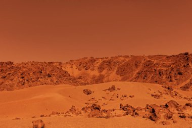 Mars 'ın ıssız dağları. Çok kırmızımsı bir ortam. Yüksek çözünürlük