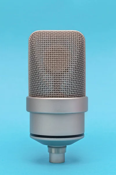 Mic Close Professional Large Diaphragm Condenser Microphone Blue Background Front — Stock fotografie