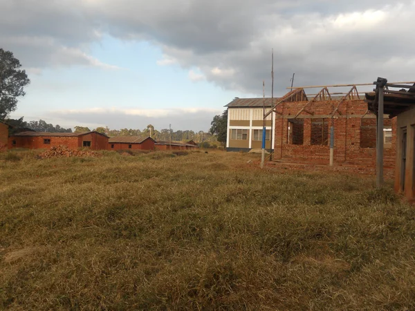 Afrika - tanzania - de bouw van de franciscaner missie — Stockfoto