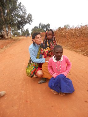 Afrika 326 - bir gülümse Afrikalı çocuğun günlük hayatın anlar