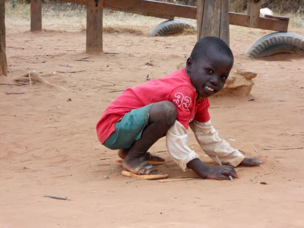 Sorriso para a África 386 - Momentos da vida cotidiana da criança africana — Fotografia de Stock