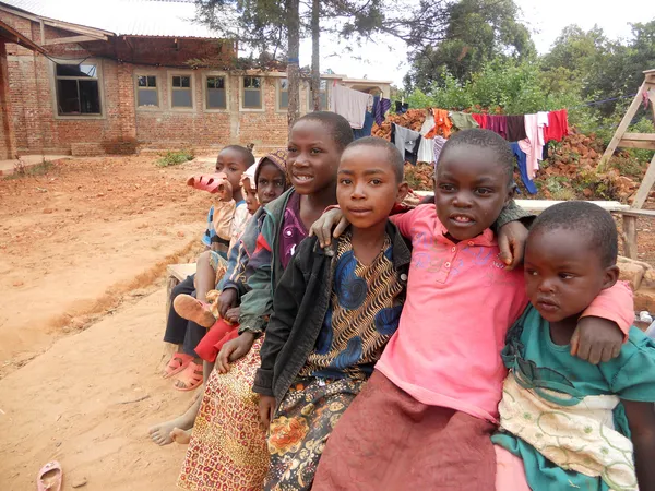 非洲 422-微笑的非洲儿童的日常生活瞬间 — 图库照片