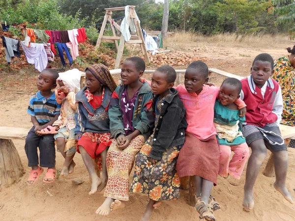 Sorriso para a África 428 - Momentos da vida cotidiana da criança africana — Fotografia de Stock