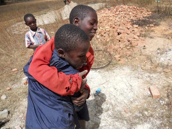 Sorriso para a África 465 Momentos da vida cotidiana da criança africana — Fotografia de Stock