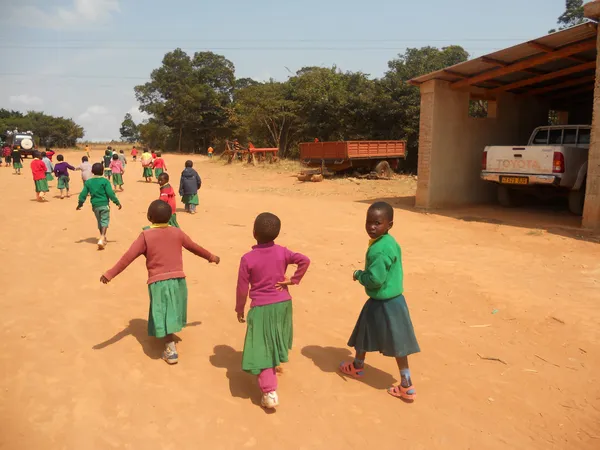 Sourire pour l'Afrique 289 - Moments de la vie quotidienne de l'enfant africain — Photo