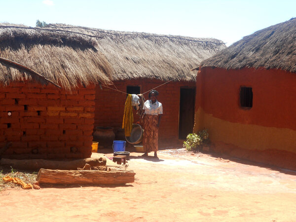 Улыбка для Африки 035 - Моменты повседневной жизни африканского ребенка
