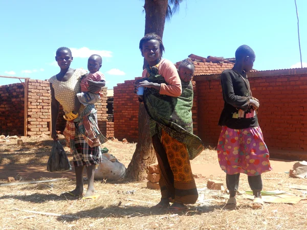 Sorriso per l'Africa 038 - Momenti di vita quotidiana del bambino africano — Foto Stock