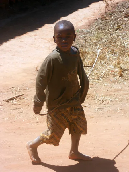 Sorriso per l'Africa 069 - Momenti di vita quotidiana del bambino africano — Foto Stock
