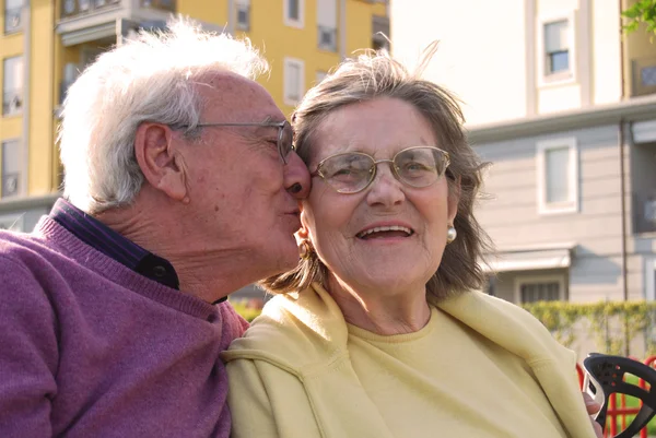 Zwei junge ältere Menschen - 273 — Stockfoto