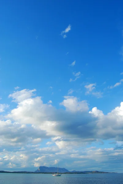 雲の海でのセーリング — ストック写真