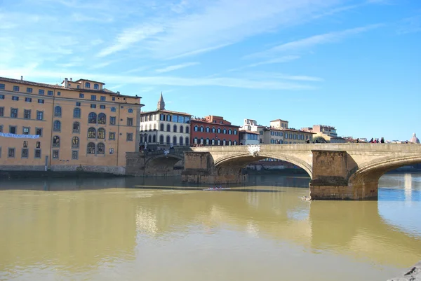 川に架かる橋 047 - フィレンツェのアルノ — ストック写真