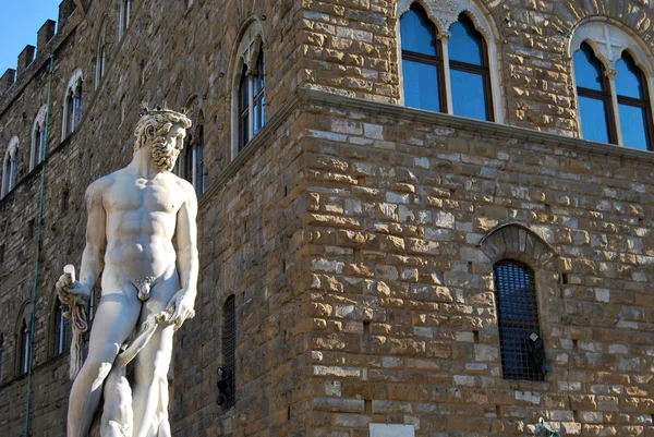 A Palazzo della Signoria és a Neptunusz - Firenze - Olaszország-szobor — Stock Fotó