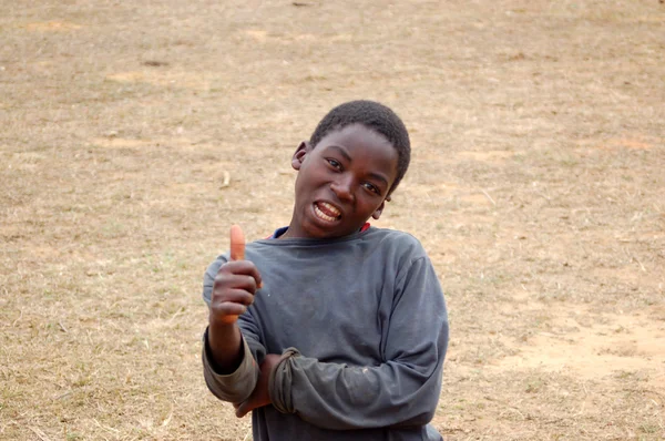 Lo sguardo dell'africa - villaggio di pomerini - tanzania - 2013 - — Foto Stock