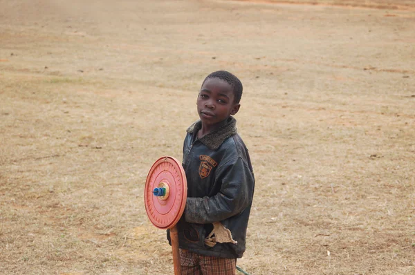 O olhar da África nos rostos das crianças - Village Pomerini - Tanzânia - agosto de 2013 — Fotografia de Stock