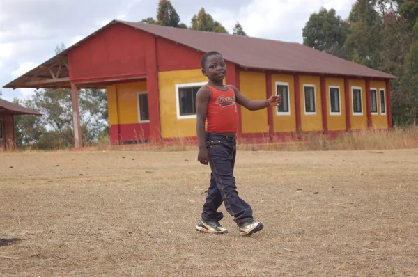 Το βλέμμα της Αφρικής - χωριό pomerini - Τανζανία - 2013 - η ένταση του βλέμματος των παιδιών στην Τανζανία - μεταξύ φτώχεια και οι ασθένειες μας βοήθεια είναι η μόνη ελπίδα για το μέλλον — Φωτογραφία Αρχείου