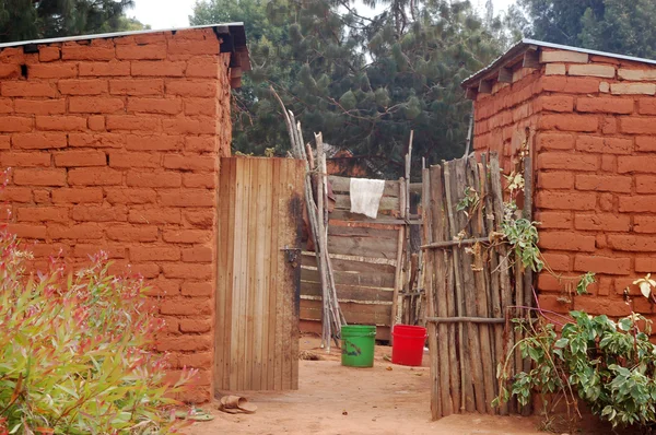 Lo sguardo dell'Africa sui volti dei bambini - Village Pomerini - Tanzania - agosto 2013 — Foto Stock