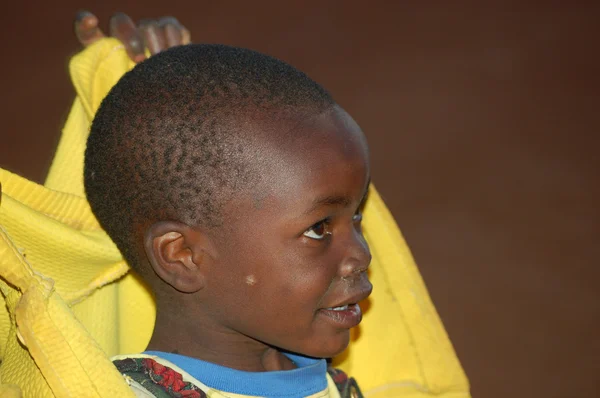 Lo sguardo dell'Africa sui volti dei bambini - Village Pomerini - Tanzania - agosto 2013  - — Foto Stock