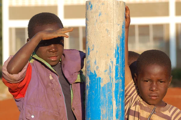 Le regard de l'Afrique sur les visages des enfants - Village Pomerini - Tanzanie - Août 2013  - — Photo