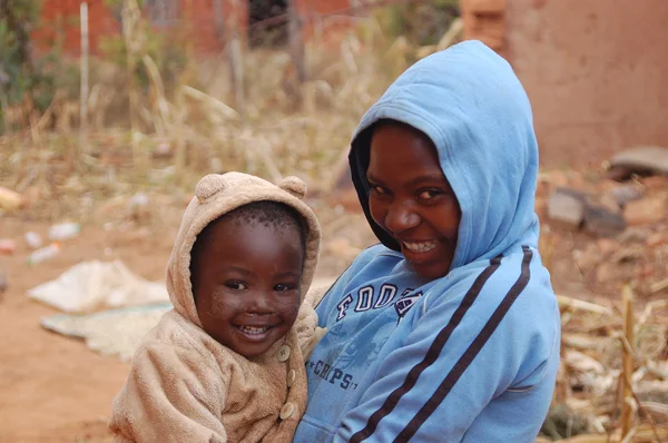 非洲的脸上的表情的儿童-村 pomerini-坦桑尼亚-8 月 2013 — 图库照片