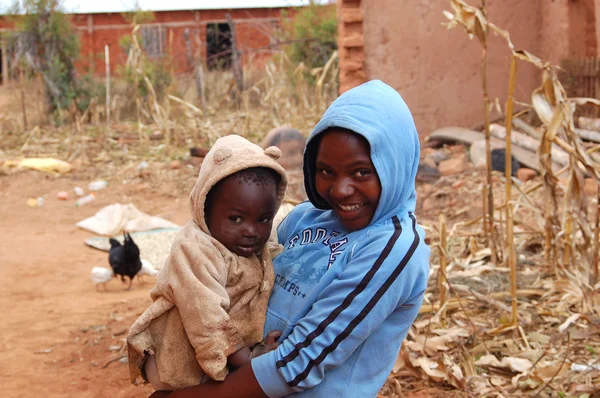어린이-마을 Pomerini-탄자니아-8 월 2013 얼굴에 아프리카의 모습 — 스톡 사진