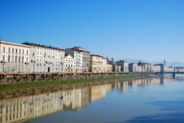 Wzdłuż Arno we Florencji – Toskania - Włochy — Zdjęcie stockowe
