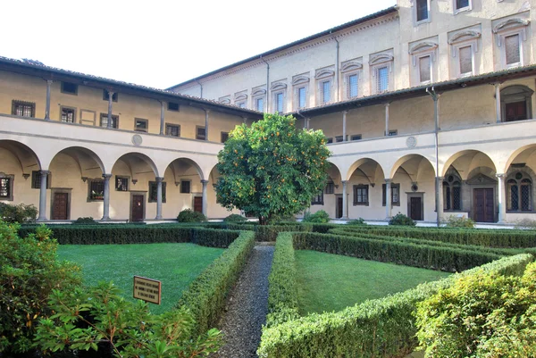 The ancient cloister of San Lorenzo in Florence - Tuscany - Ital — Stock Photo, Image