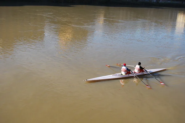 Utbildning kanot på floden — Stockfoto