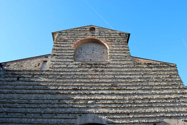 Vierailu Firenzessä - San Lorenzon kirkko - Toscana - Italia — kuvapankkivalokuva
