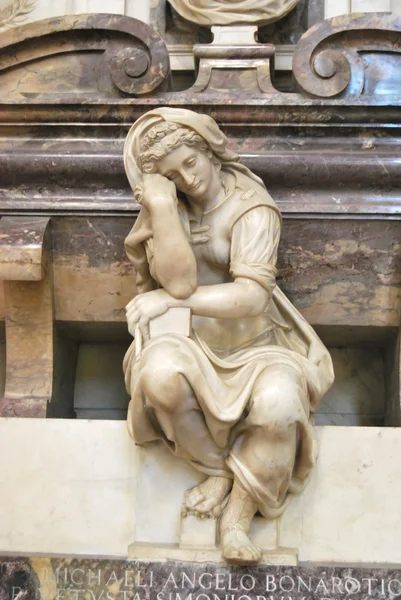 Grab von michelangelo buonarroti - basilika von santa croce - florenz - italien — Stockfoto