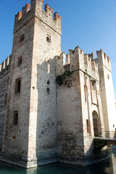 Il castello di Sirmione sul Lago di Garda Brescia — Foto Stock