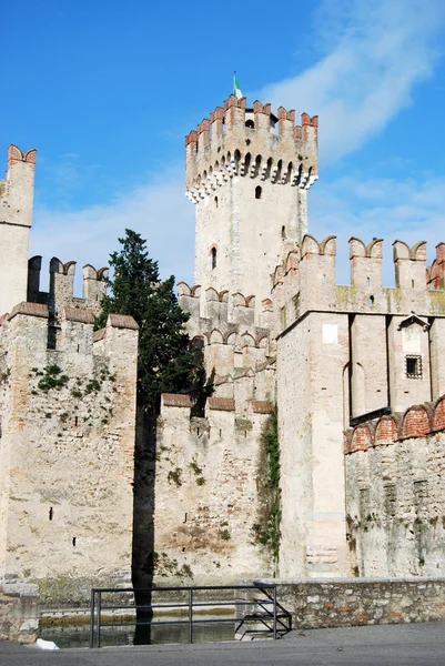 这座城堡的加尔达湖-布雷西亚的意大利西尔米奥 — 图库照片