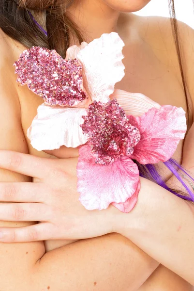 The wellness and care of the body of a pretty brunette — Stock Photo, Image