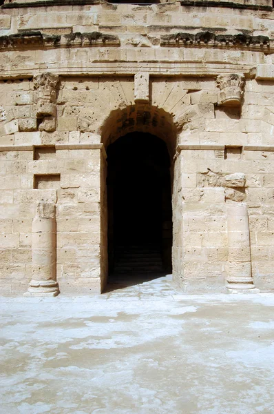 El Jem - El anfiteatro romano en el borde del dese tunecino — Foto de Stock