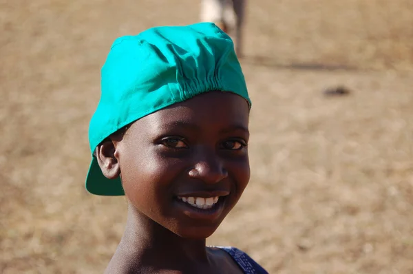 De blik van Afrika op de gezichten van kinderen - dorp pomerini — Stockfoto