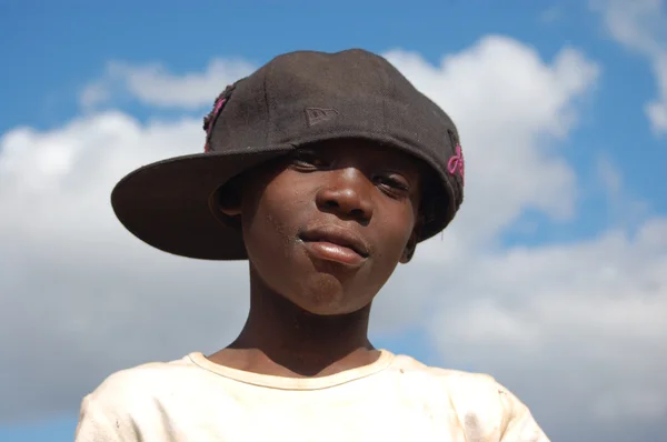 De blik van Afrika op de gezichten van kinderen - dorp pomerini — Stockfoto