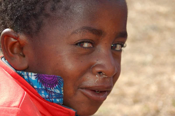 O olhar da África nos rostos das crianças - Village Pomerini — Fotografia de Stock