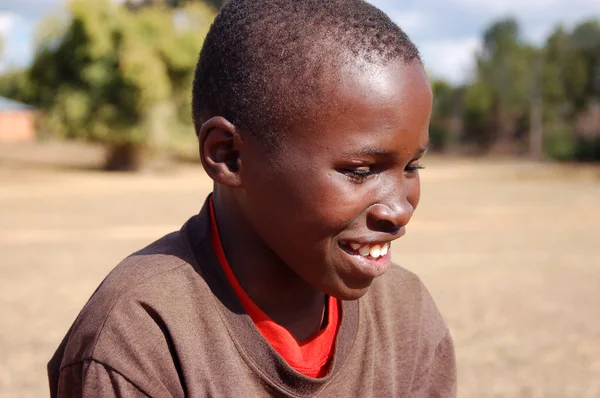 Çocuk - köy pomerini yüzleri Afrika görünümünü — Stok fotoğraf