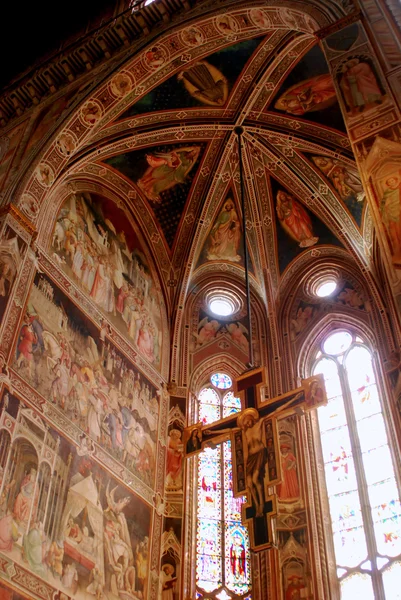 Os afrescos na Igreja de Santa Croce em Florença-Toscana-It — Fotografia de Stock